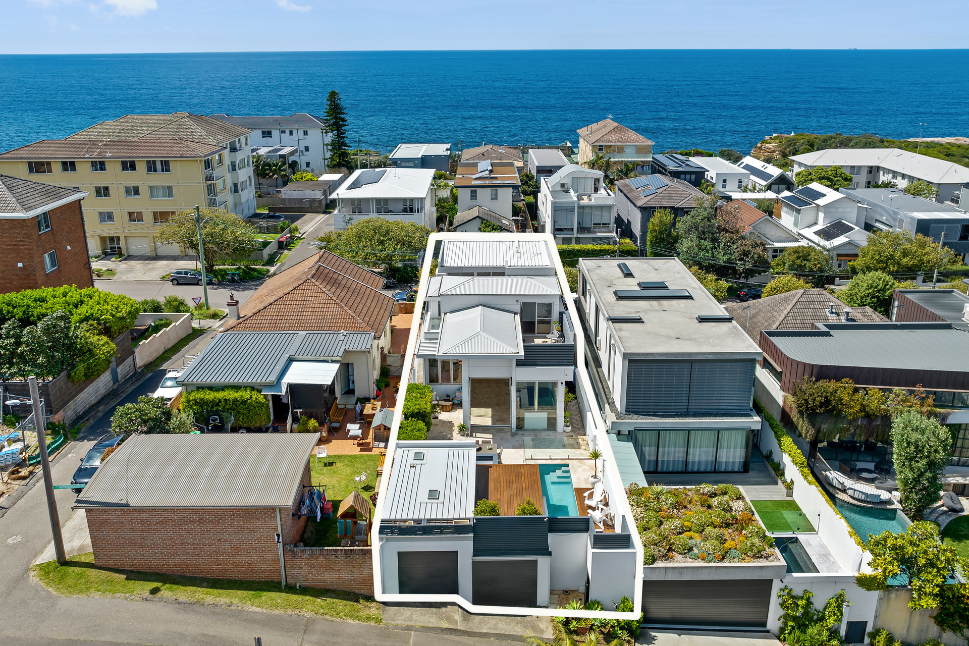 Aerial view of Casa Kelly and the Clovelly coastline