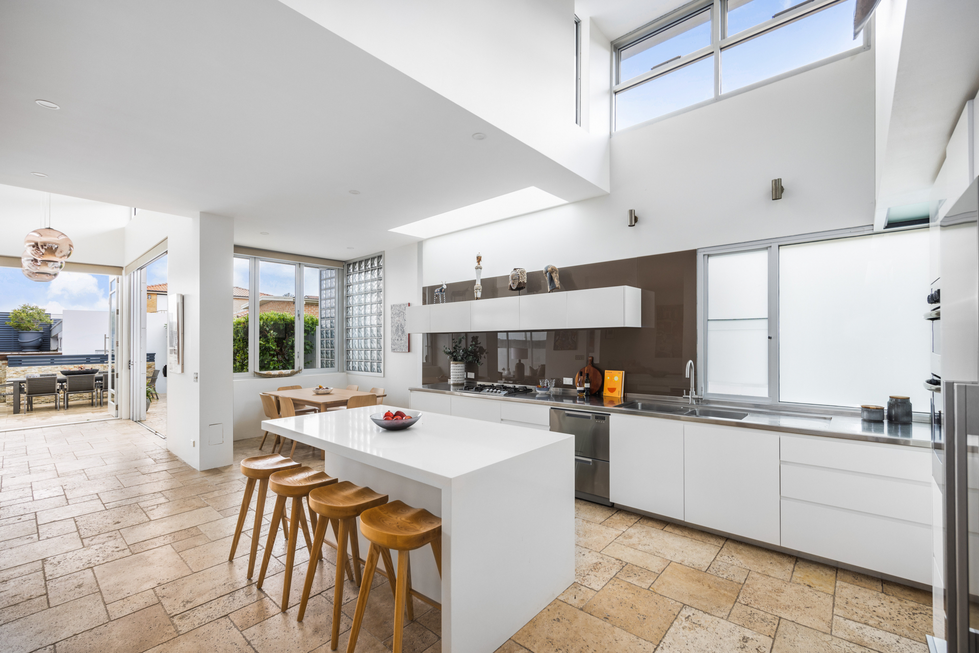 Casa Kelly designer kitchen and dining space